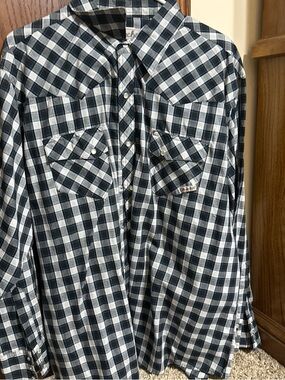 Wrangler Black and White Plaid Button-Down Shirt